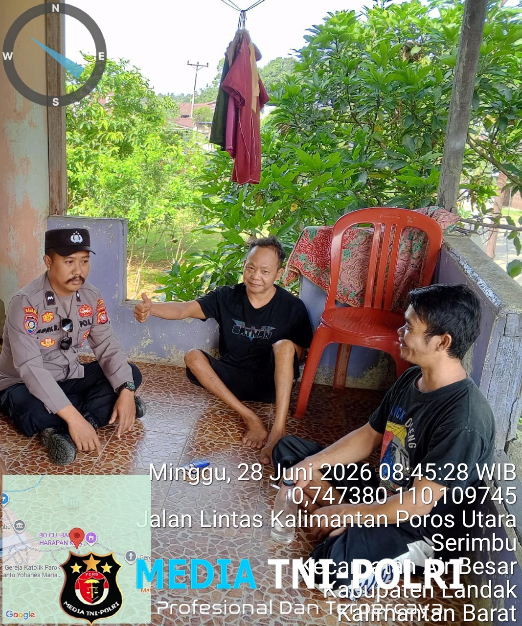 Minggu Pagi di Serimbu Polisi Mampir ke Rumah Warga, Himbauan Kamtibmas Diselipkan dalam Obrolan Hangat