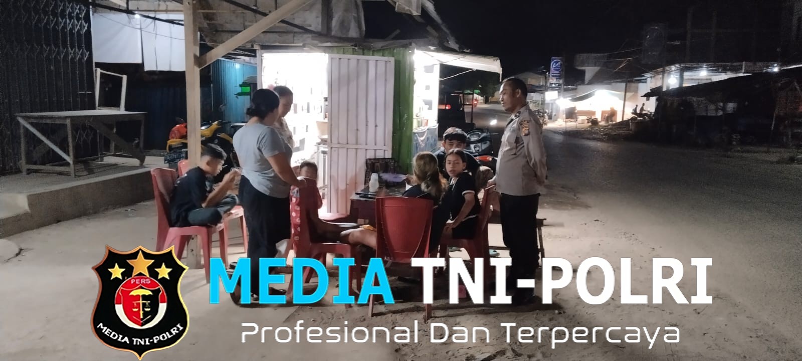Senyum Polisi di Tengah Obrolan Warga Potret Hangat Patroli Malam di Sengah Temila