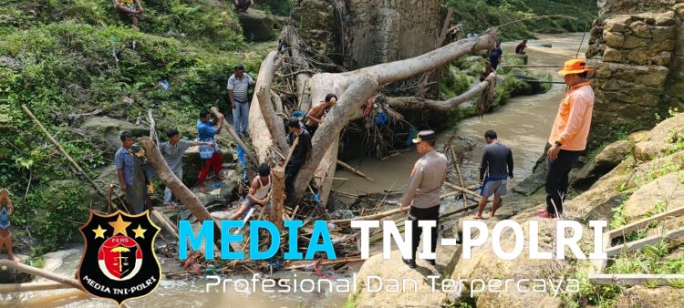 Warga Tanah Jawa Hanyut Di Sungai Bah Tongguran, Kapolsek Banuara Manurung Turun Langsung Pimpin Pencarian