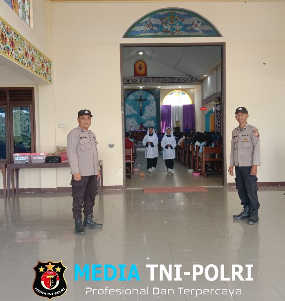 Samapta Polsek Menyuke Lakukan Pengamanan Ibadah Misa Hari Minggu Biasa