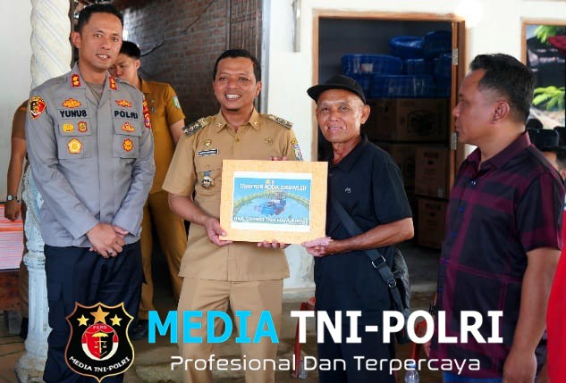Upaya Percepatan Tanam & Pengendalian Inflasi Daerah, Pemkab & Polres Pringsewu Serahkan Bantuan Alsintan