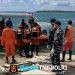 Tim SAR Gabungan TNI AL Evakuasi Jenazah Diduga ABK KM Ocean Three di Perairan Natuna