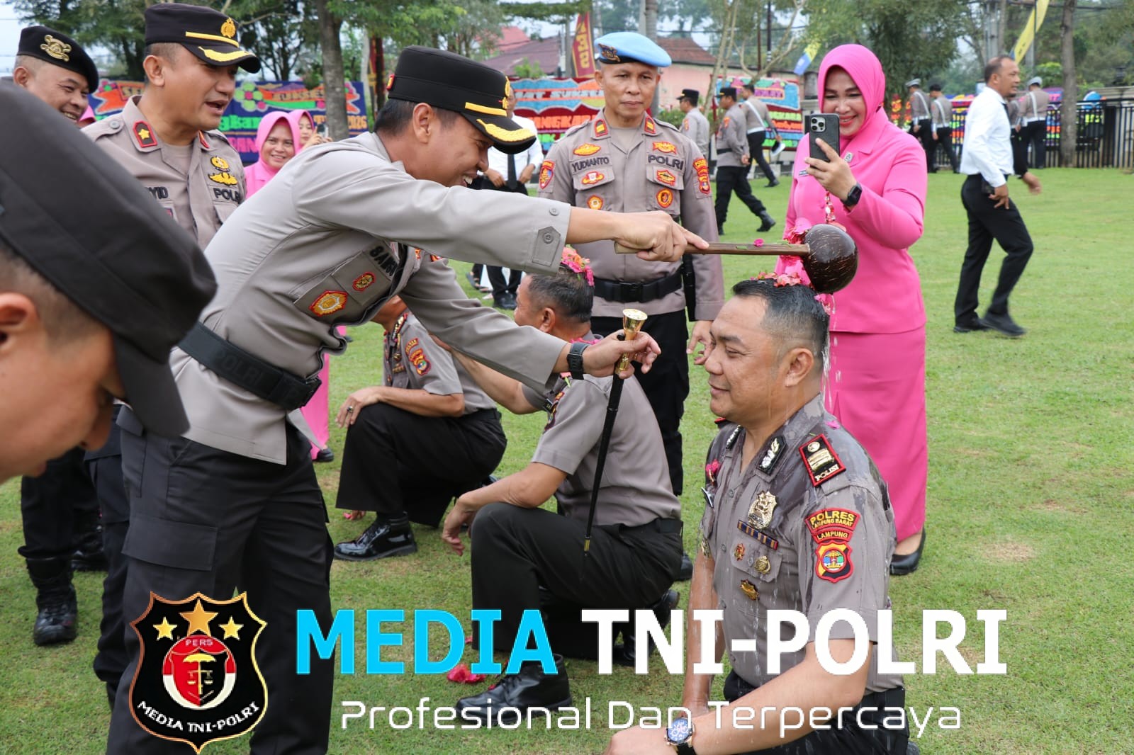 Kapolres Lampung Barat Pimpin Kenaikan Pangkat Personel Polres Lampung Barat