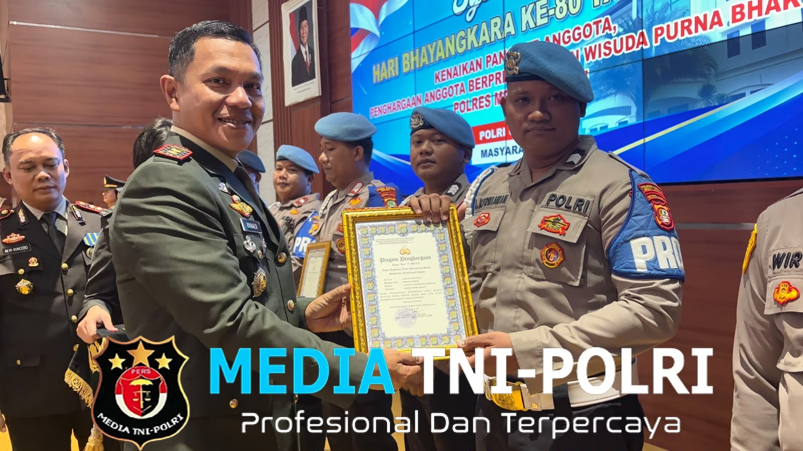 Dedikasi Terbaik untuk Masyarakat, 14 Personel Polres Metro Bekasi Terima Penghargaan