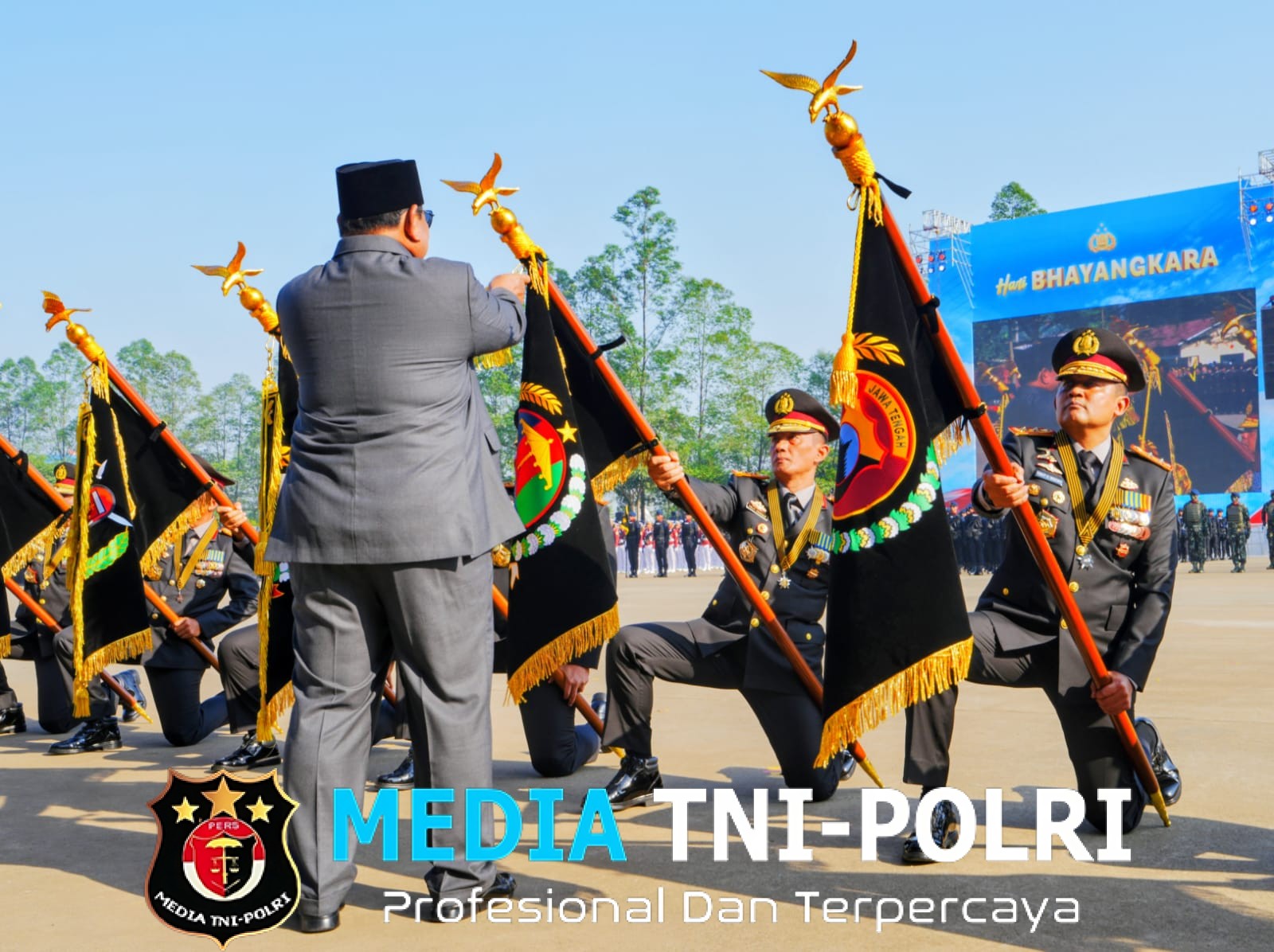 Kapolda Lampung Irjen Pol Helfi Assegaf Terima Penghargaan Nugraha Sakanti pada HUT Bhayangkara ke-80