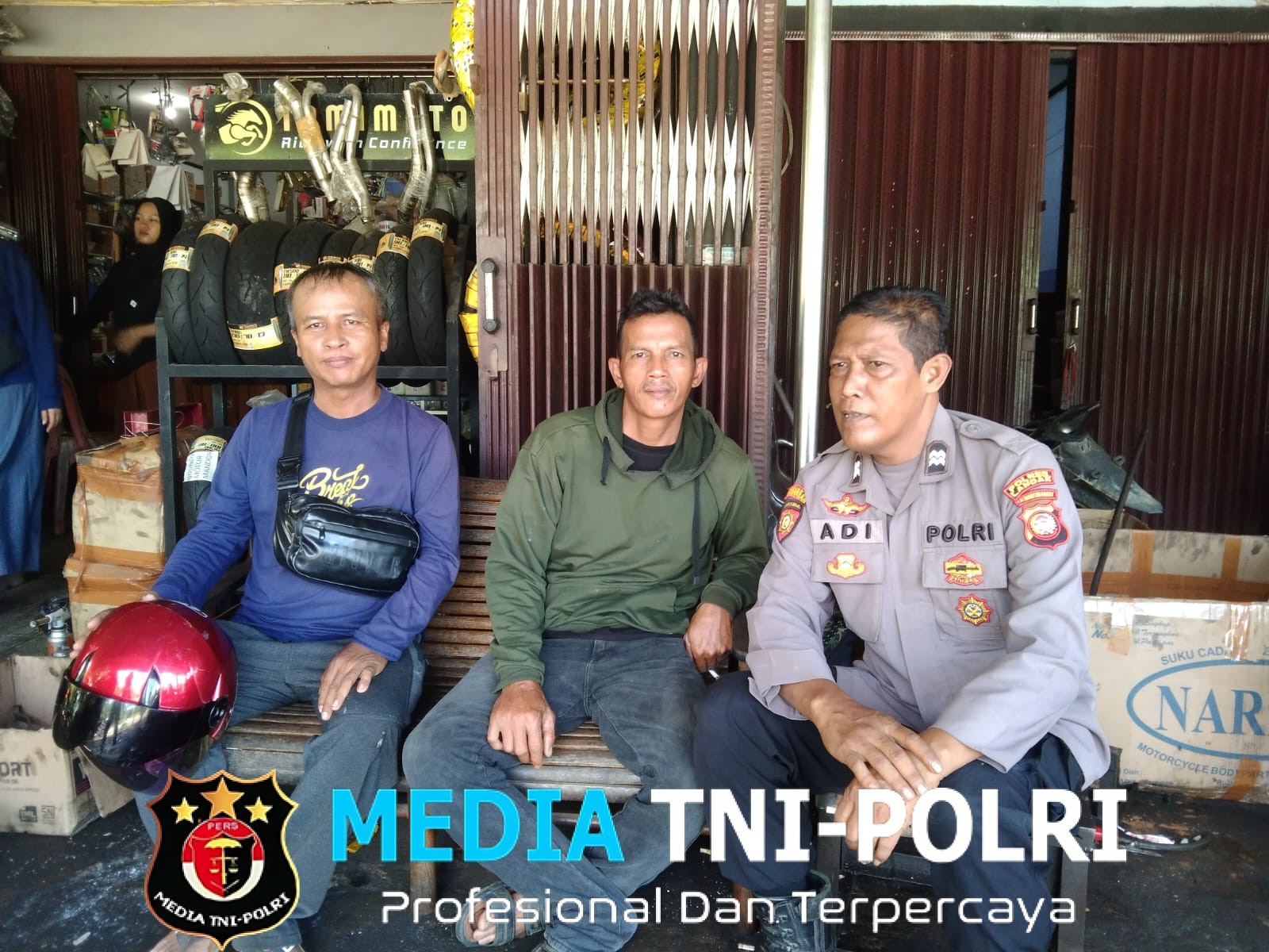 Patroli Siang Polsek Mandor, Polisi Ingatkan Warga Waspadai Beragam Modus Kejahatan