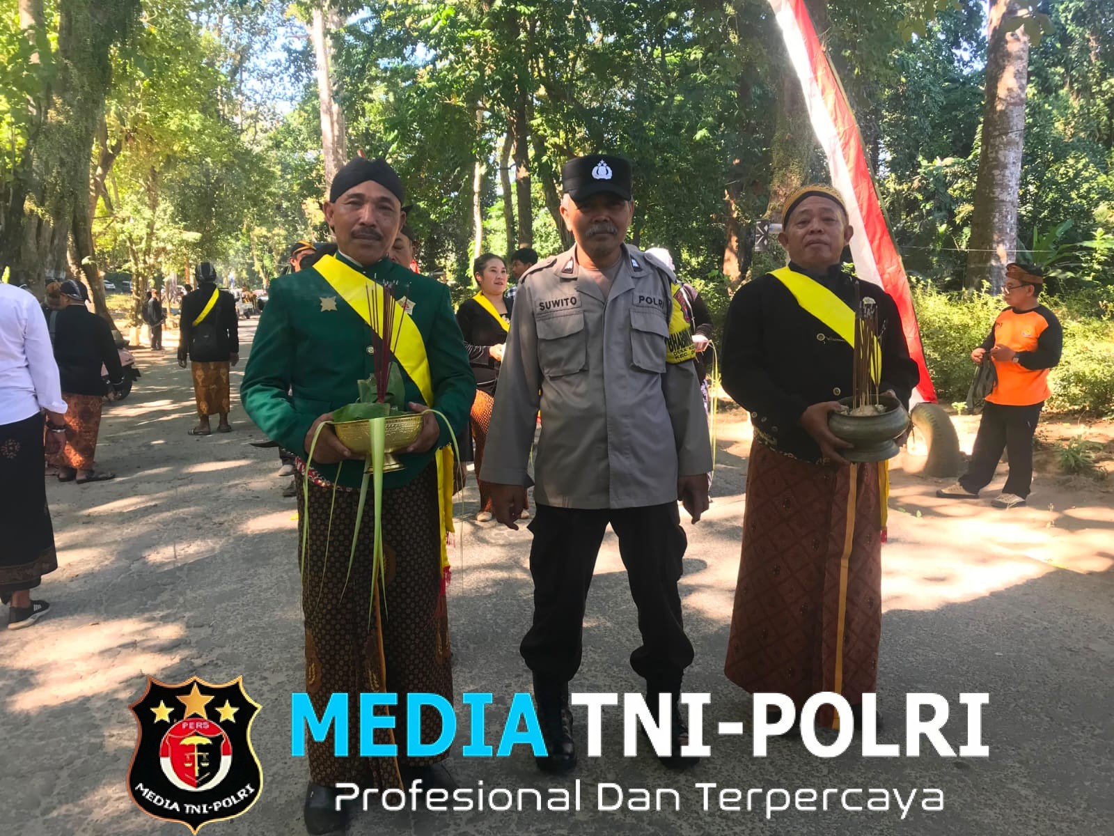 Labuhan Larung Sesaji Pantai Pasir Panjang Kedungsalam Berlangsung Khidmat, Wujud Syukur dan Pelestarian Tradisi Budaya Pesisir