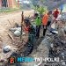 Demi Sawah Tetap Mengalir, Babinsa dan Warga Bergotong Royong Bangun Saluran Irigasi