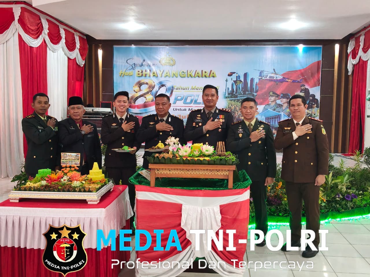 Dandim 0420/Sarko Hadiri Upacara HUT Bhayangkara ke-80, Perkuat Sinergitas TNI-Polri di Sarolangun