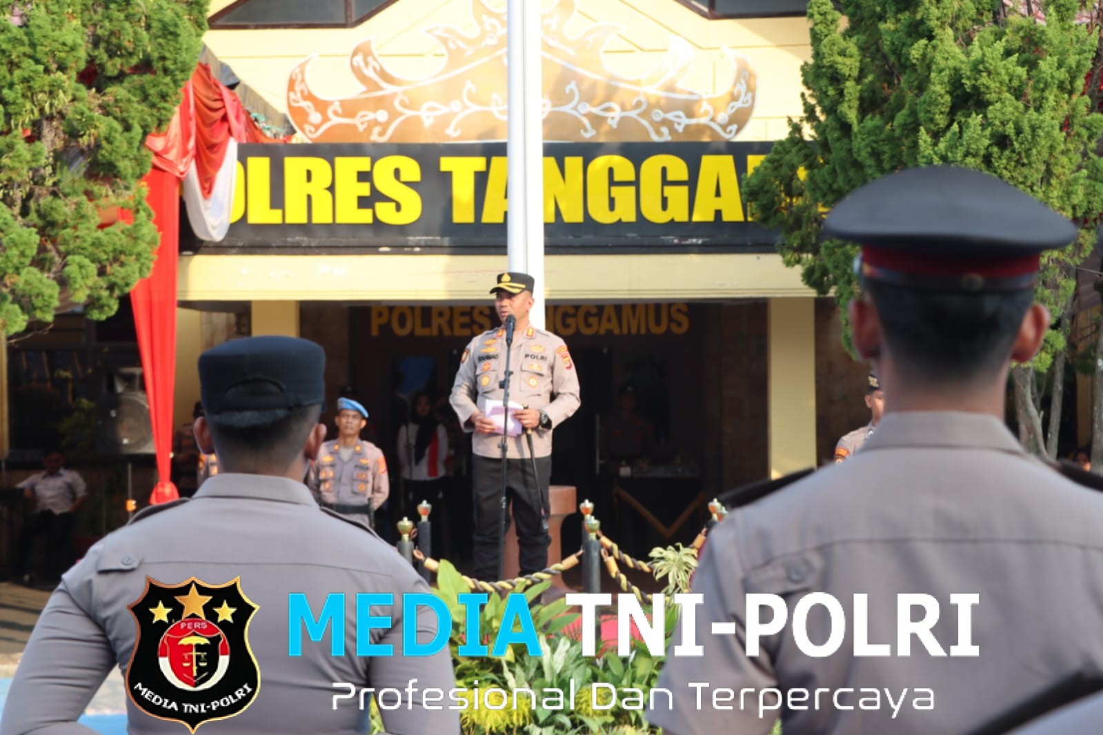 Kapolres AKBP Rahmad Sujatmiko Pimpin Upacara Kenaikan Pangkat 56 Personel Polres Tanggamus