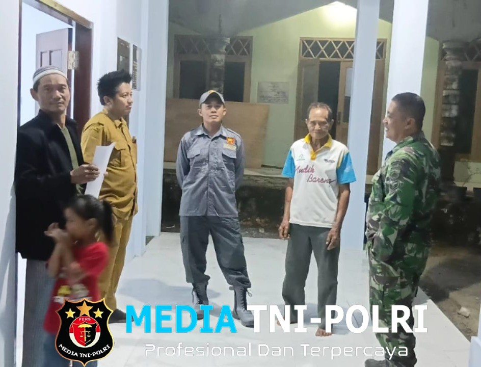 Wujud Nyata Menjaga Kondusivitas Wilayah, Babinsa Patroli Dengan Linmas