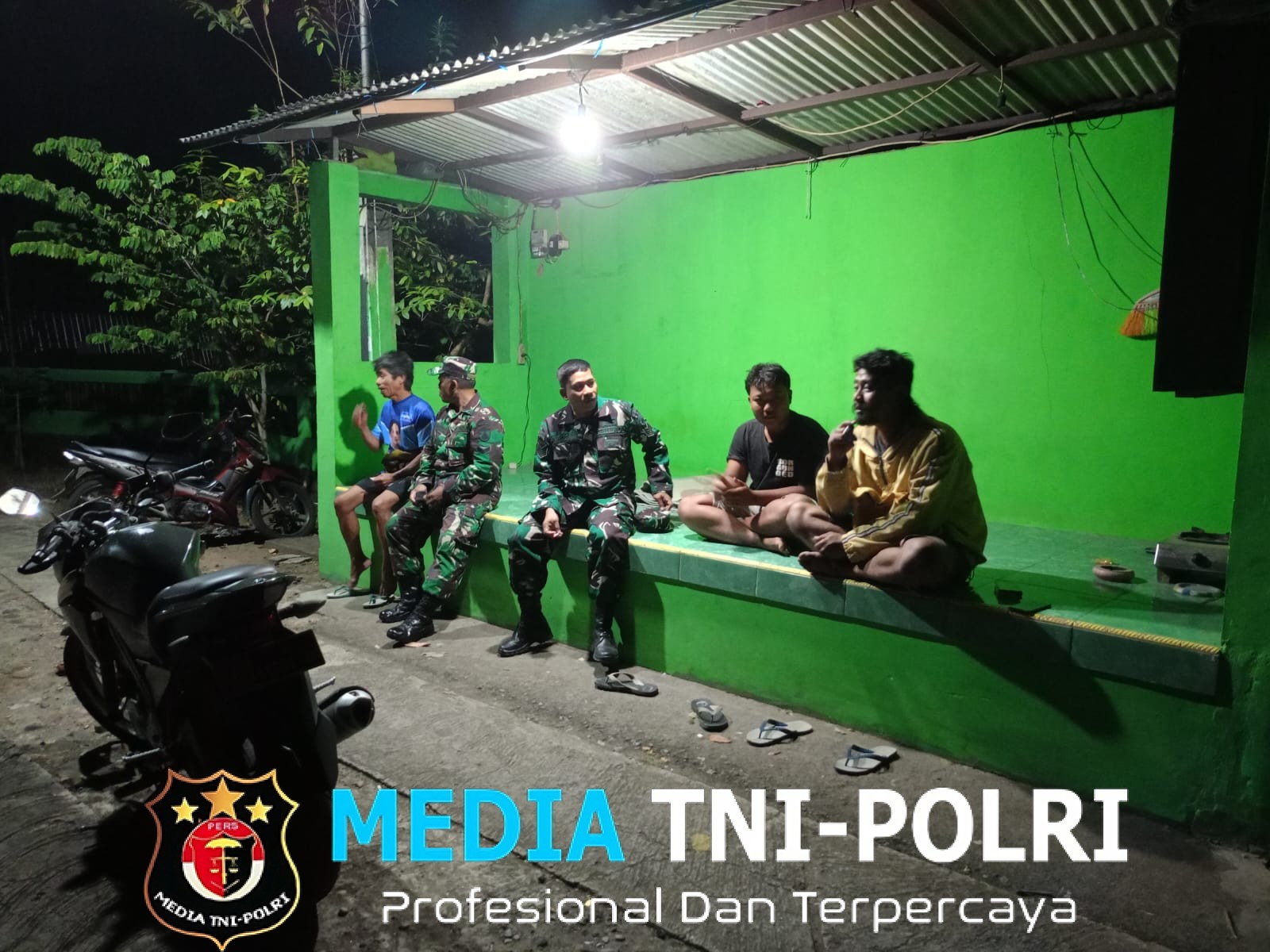 TNI Hadir Jaga Keamanan dan Pererat Kebersamaan dengan Warga Nguntoronadi