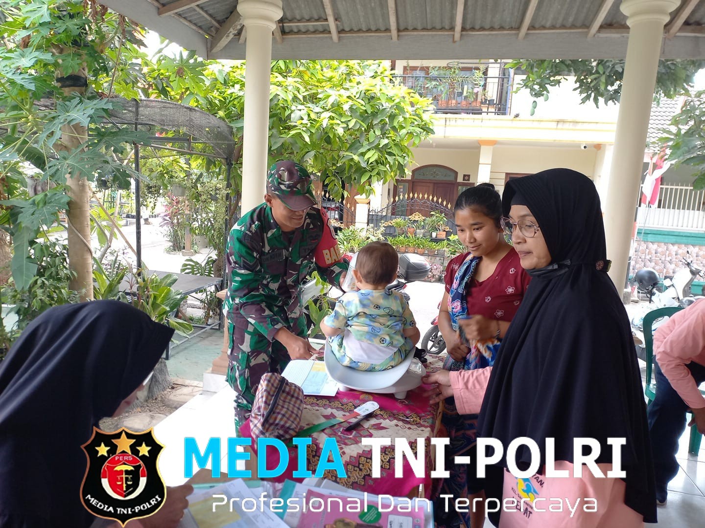 Dukung Kesehatan Masyarakat, Serka Anton Ady Dampingi Pelaksanaan Posyandu ILP Kelurahan Sananwetan