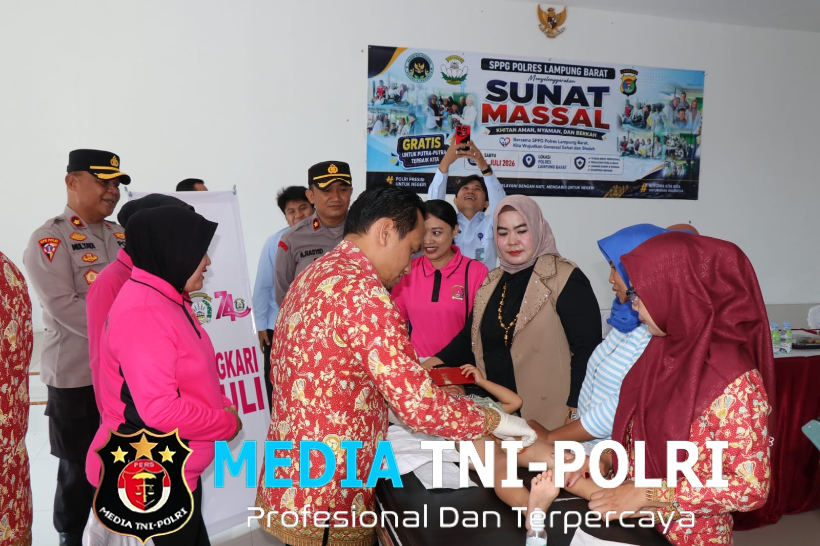 Peringati Hari Bhayangkara, Polres Lampung Barat Gelar Sunatan Massal untuk 50 Anak