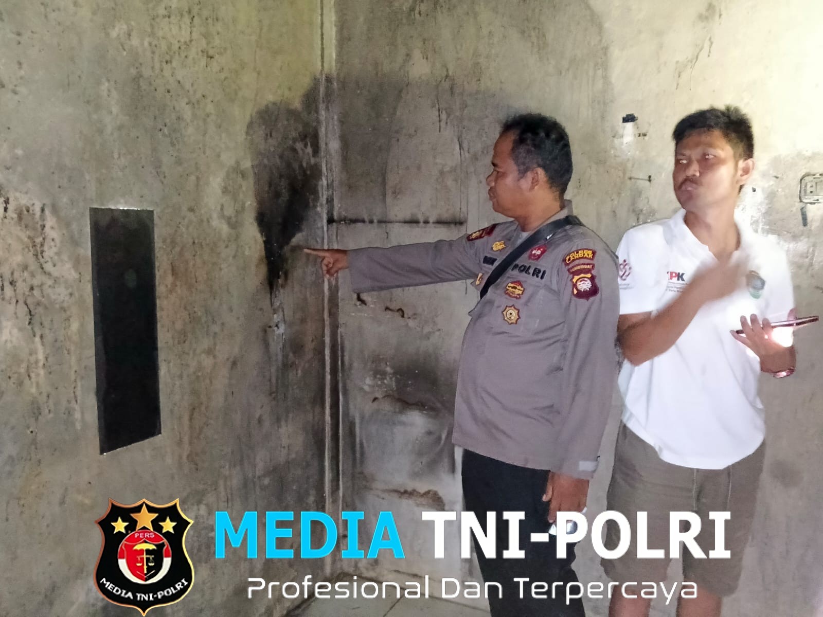 Personel Polsek Mempawah Hulu Cek Lokasi Kebakaran Ringan di Desa Karangan
