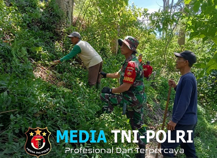 Cegah Karhutla, Babinsa dan Tim Gabungan Sisir Titik Rawan di Lereng Merapi