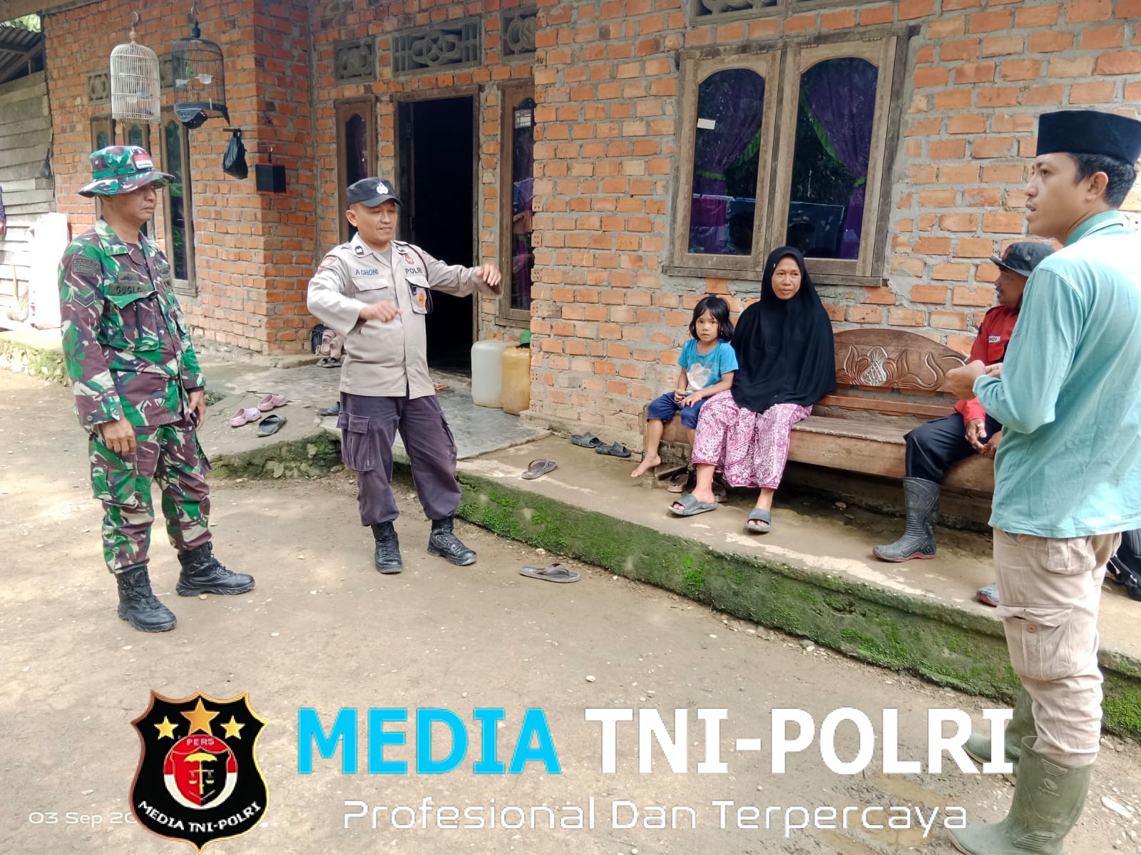 Babinsa dan Bhabinkamtibmas Kompak Edukasi Warga Cegah Karhutla, Ajak Patroli Bersama Jaga Hutan