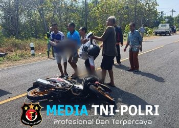 Hantam Truk di Tikungan, 2 Pengendara Motor Masuk Rumah Sakit