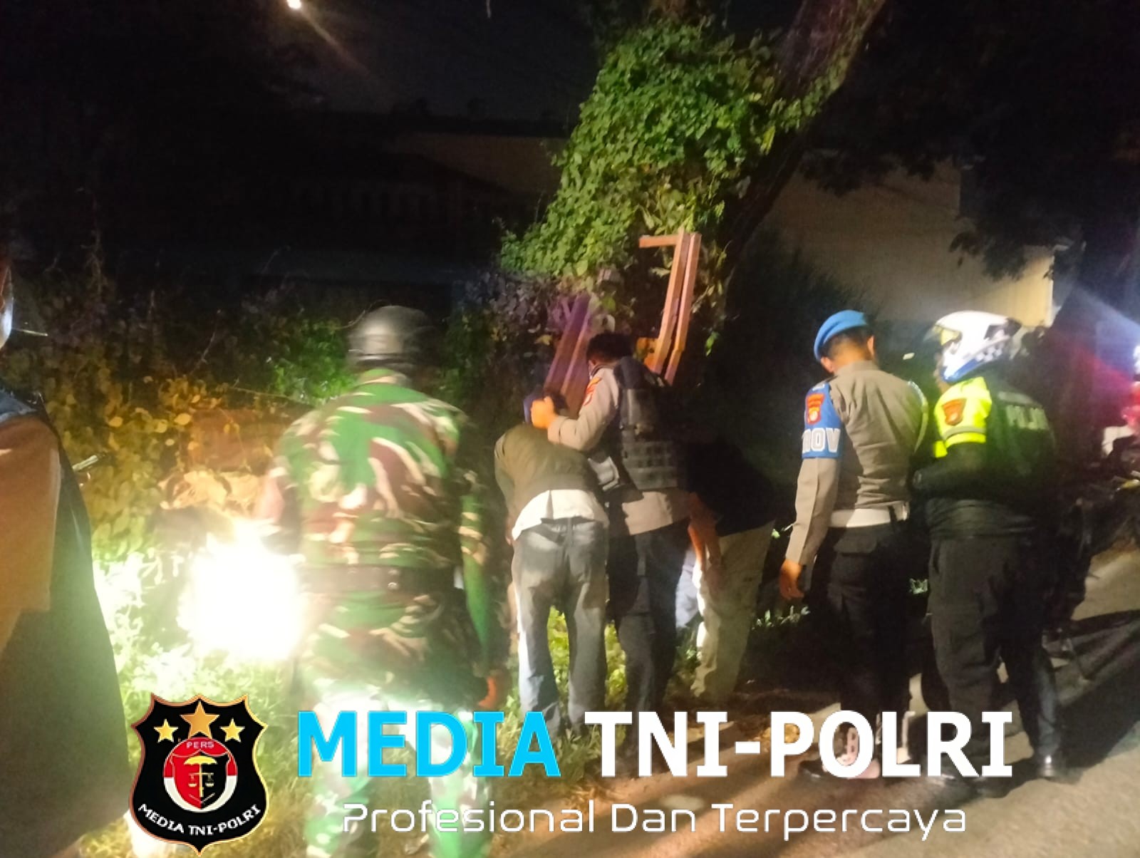 Jaga Jakarta Jaga Bekasi, Patroli KRYD Polres Metro Bekasi Amankan Dua Pemuda Diduga Bawa Tembakau Sintetis