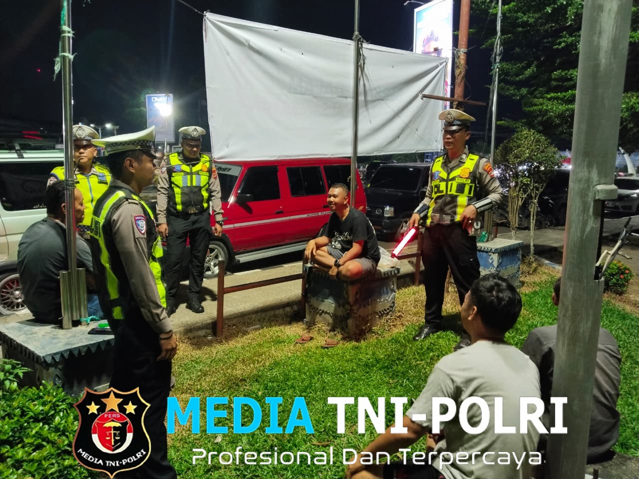 Patroli Blue Light, Satlantas Polres Lampung Utara Imbau Komunitas Mobil Tertib Berlalu Lintas