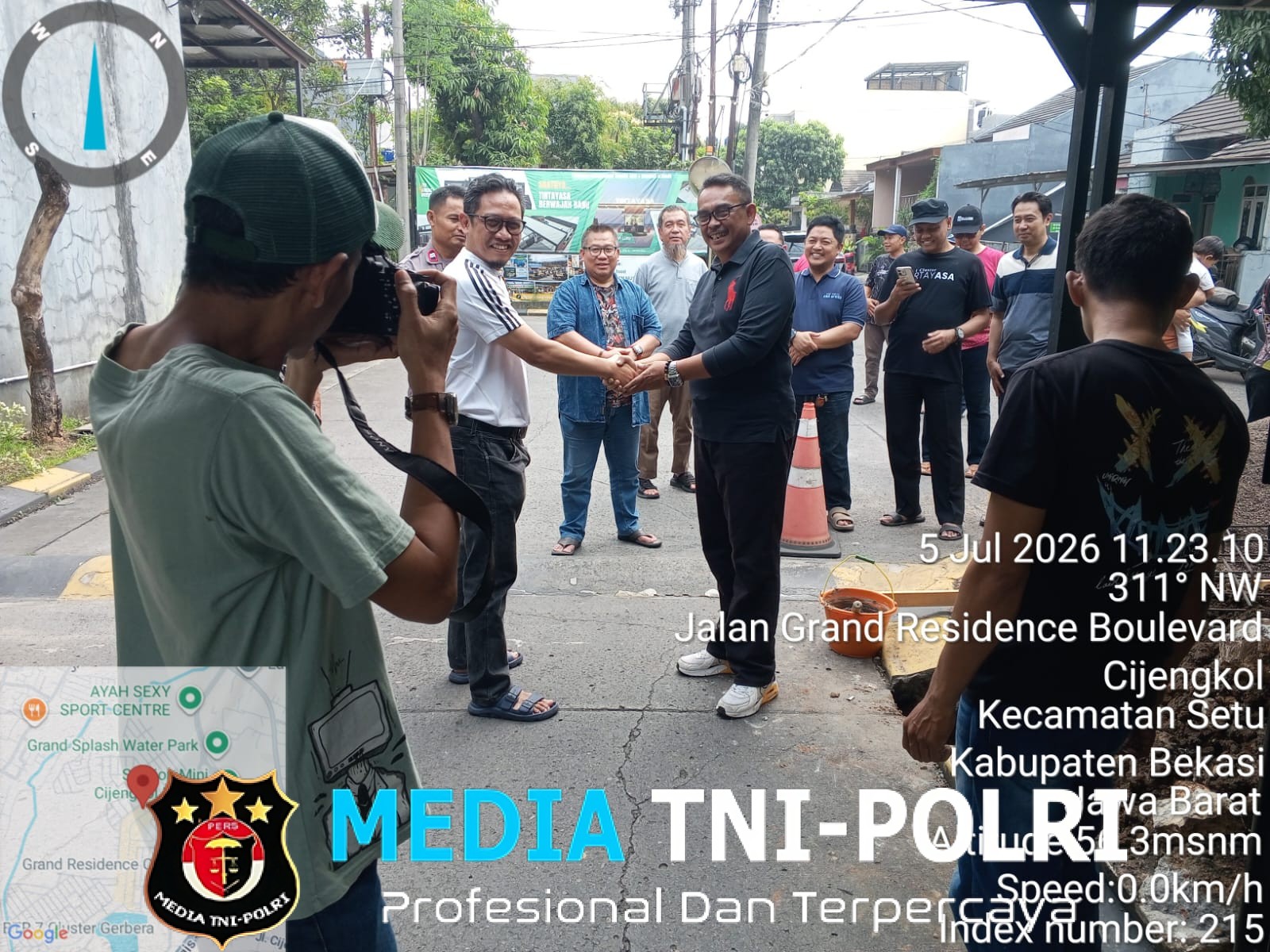 AIPTU Asfar Arokhim Hadiri Pembangunan Pos Security untuk Perlindungan Lingkungan Warga