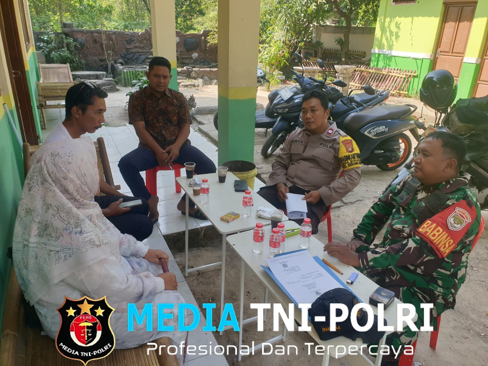 Sambang SDN 02 Sukasari, Bhabinkamtibmas Sampaikan Pesan Kamtibmas dan Edukasi PPDB