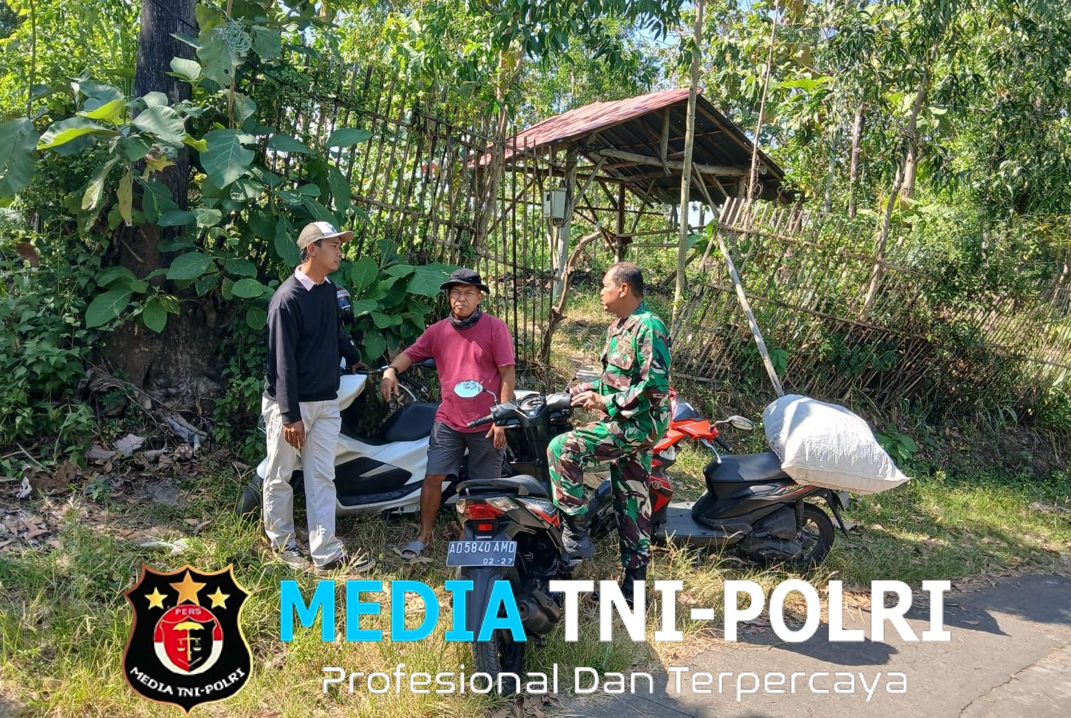 Babinsa Simo Sambangi Pencari Rumput, Bangun Kedekatan dengan Warga