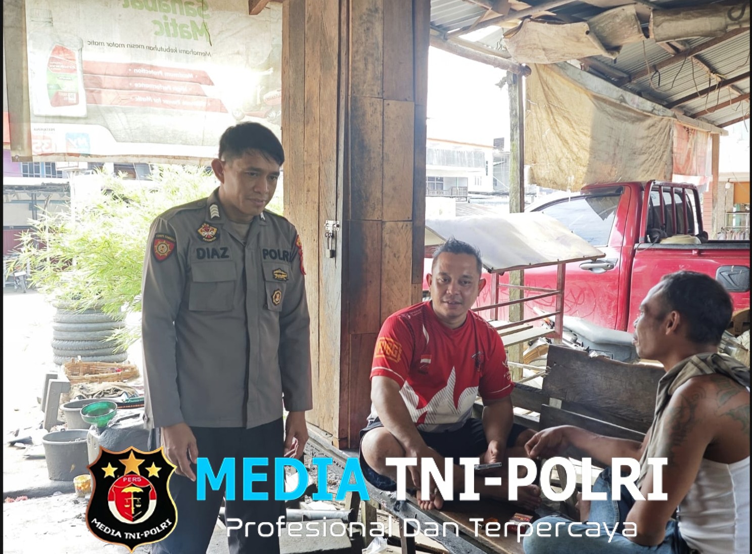 Sambangi Warga Saat Patroli Siang, Polisi Beri Edukasi Kamtibmas untuk Cegah Kriminalitas