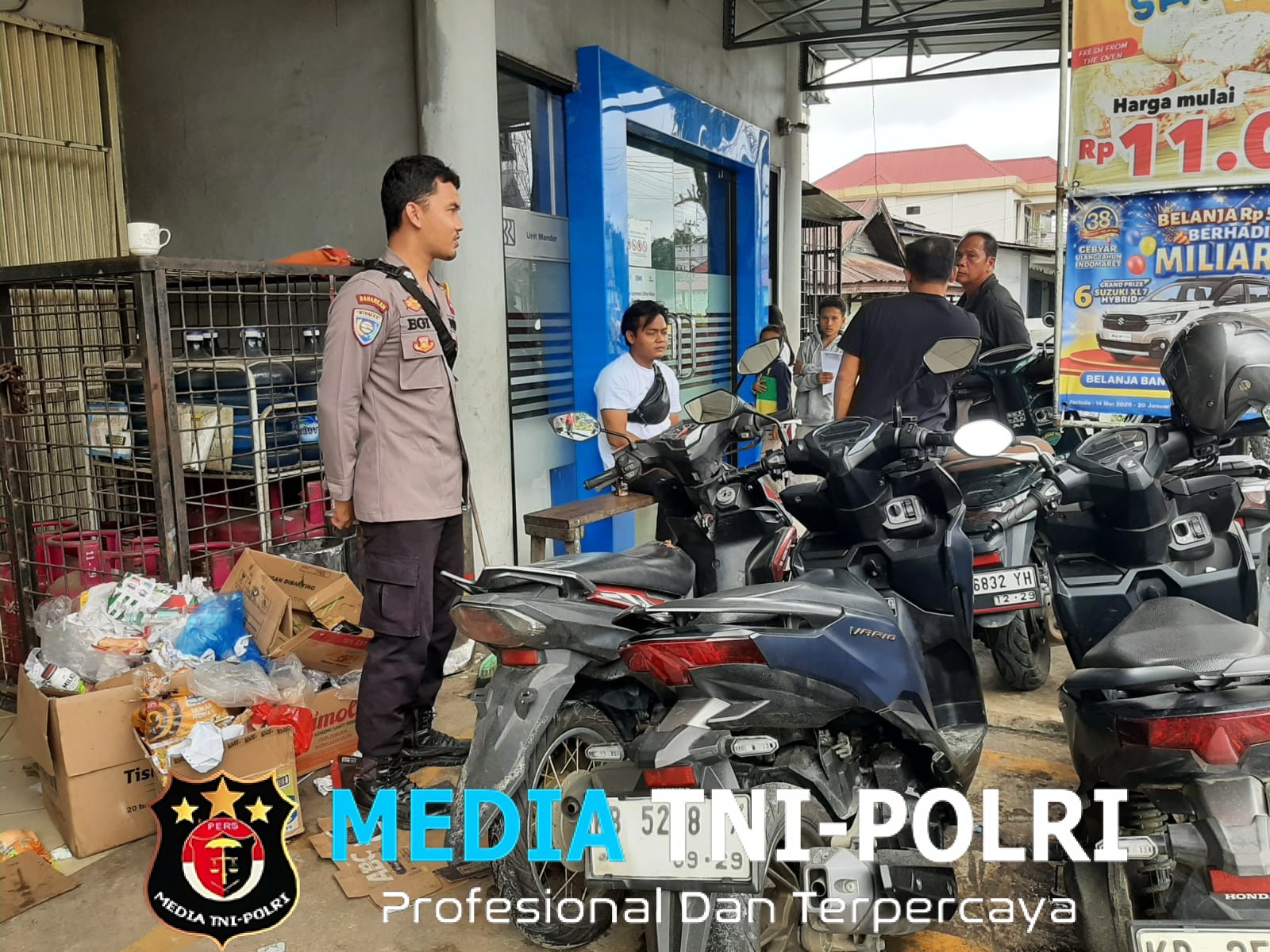 Gempita Patroli Siang Hari di Mandor Polisi Turun ke Jalan, Sapa Warga, dan Perketat Keamanan!