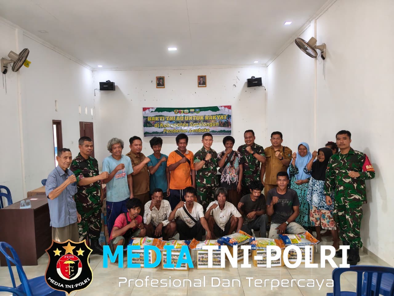 Karya Bakti Skala Besar, Dandim 0420/Sarko Salurkan 92 Paket Sembako dan Layanan Kesehatan untuk Warga SAD serta Masyarakat Kurang Mampu