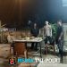Sejuknya Malam Mandor, Polisi Sambangi Warga yang Asyik Nongkrong Sambil Sampaikan Pesan Kamtibmas