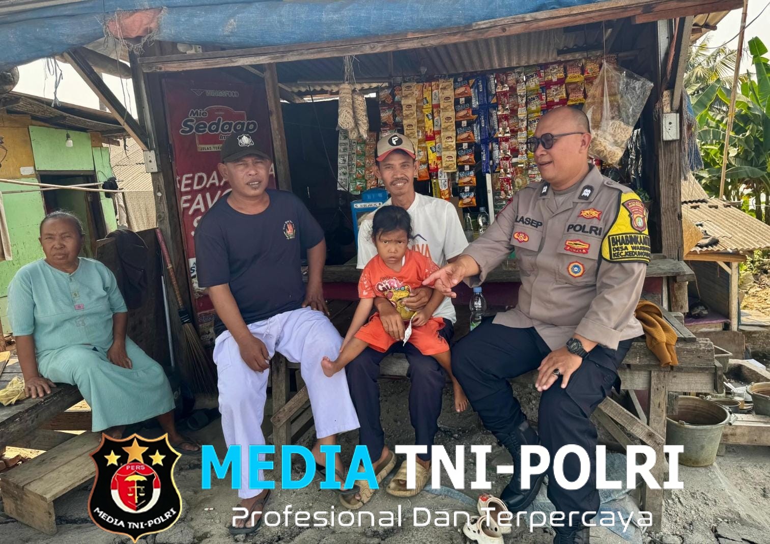 Bhabinkamtibmas Waringinjaya Sambangi Warga, Ajak Orang Tua Cegah Remaja Terjerumus Narkoba
