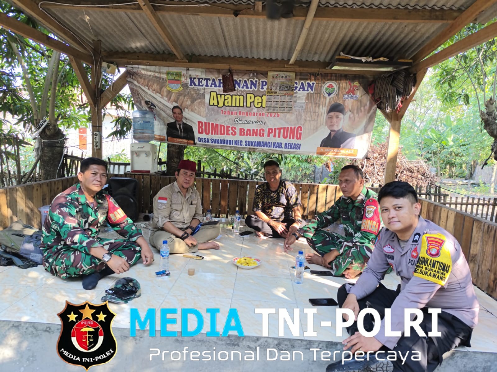 Bhabinkamtibmas Sukabudi Bersama Babinsa Sambangi Warga, Perkuat Sinergi Kamtibmas di Sukawangi