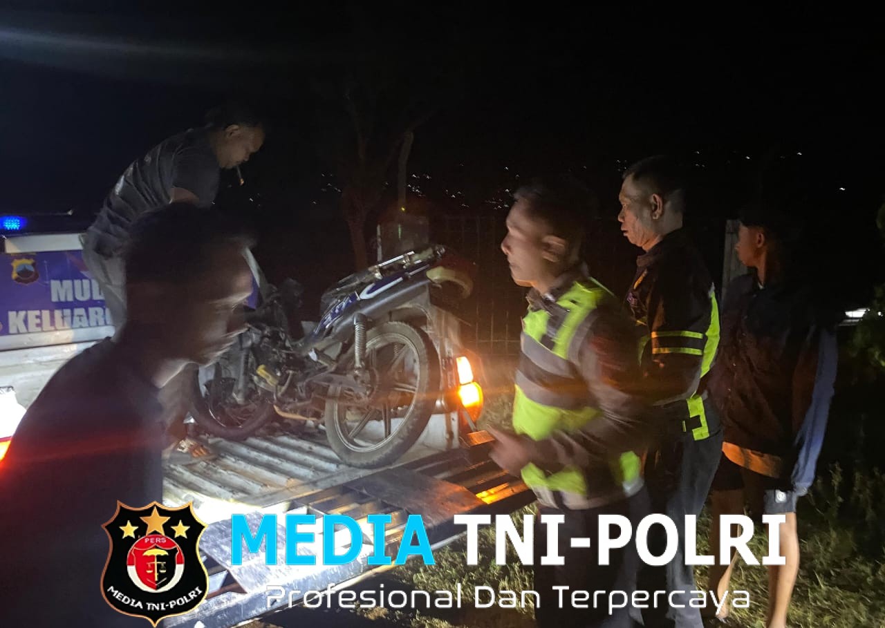 Ugal-Ugalan di Jalan Raya, 2 Pemotor Bertabrakan Dan Masuk Rumah Sakit