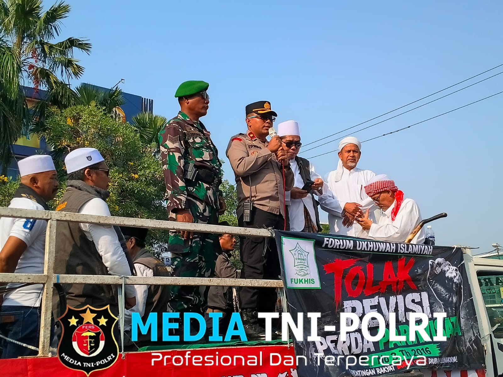 Jaga Jakarta Jaga Bekasi, Polsek Cikarang Selatan Kawal Keberangkatan Massa FUKHIS Menuju Kantor DPRD Kabupaten Bekasi