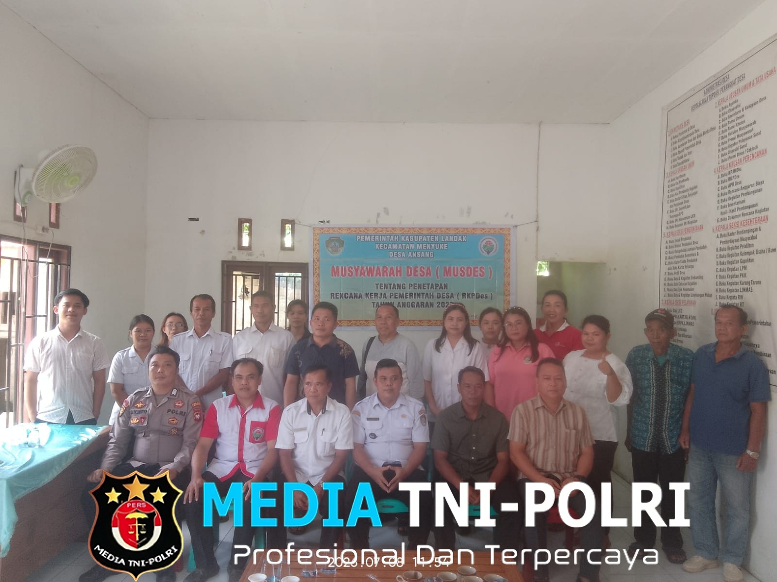 Bhabinkamtibmas Polsek Menyuke Hadiri Kegiatan Musdes Di Desa Ansang