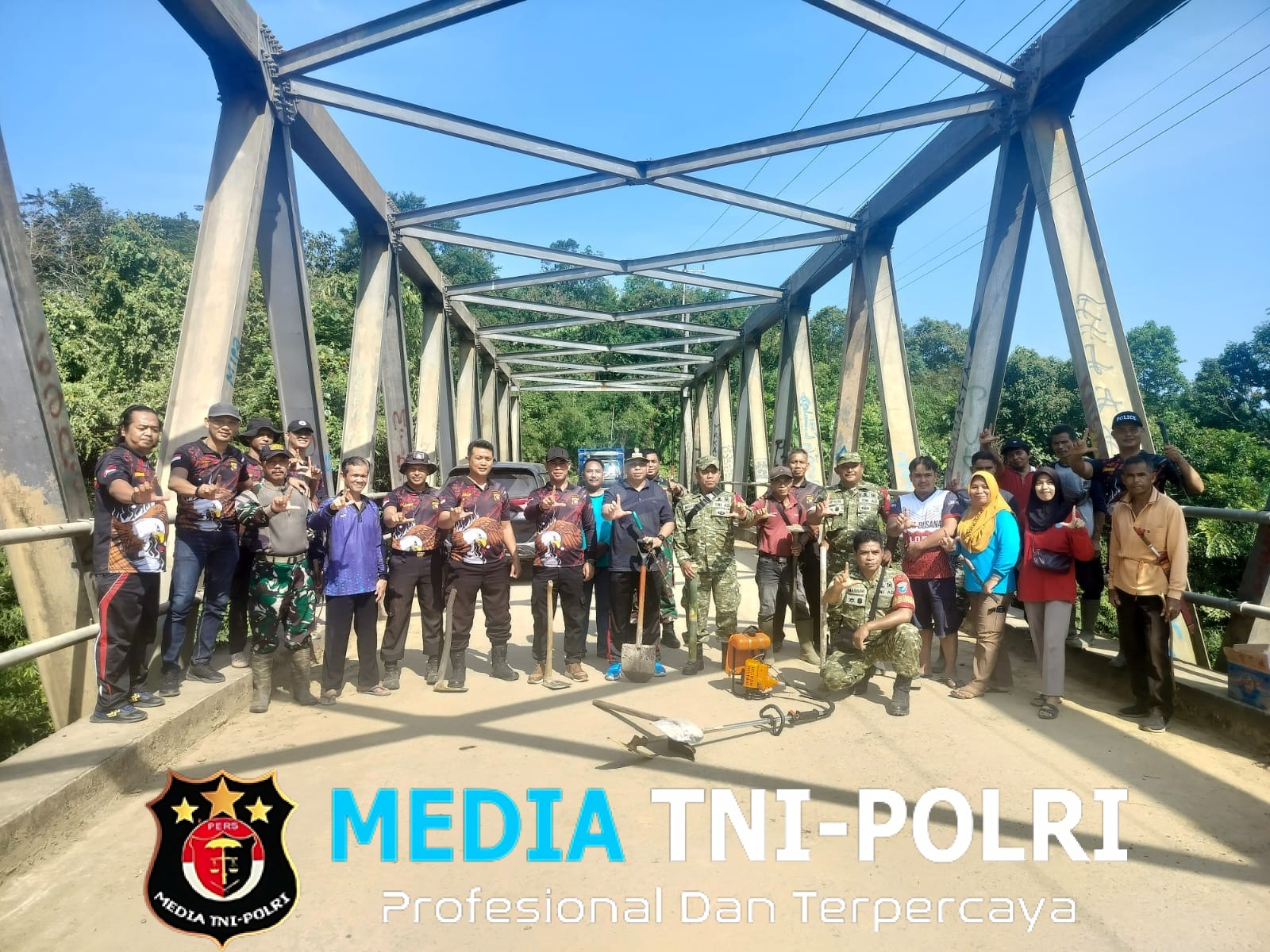 Gerakan Indonesia Asri di Air Besar, TNI-Polri dan Forkopimcam Bersatu Jaga Kebersihan Lingkungan