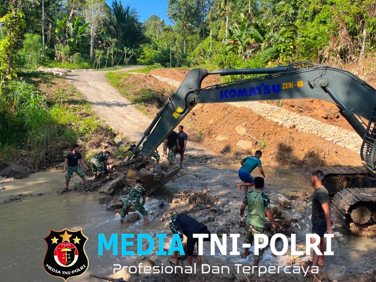 Jembatan Putus Diterjang Banjir, Bakti TNI Bangun Akses Baru bagi Tiga Desa di Nias Utara