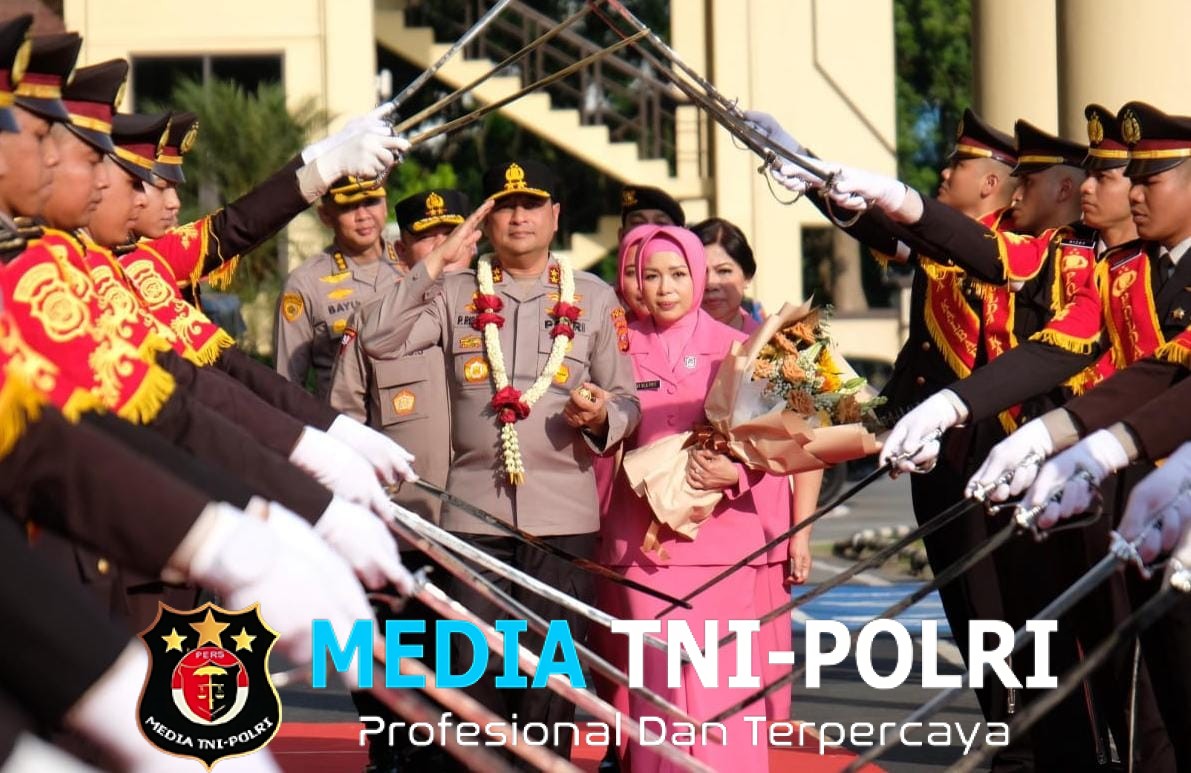 Farewell and Welcome Parade Kapolda Kalbar, Irjen Pol. Alberd Teddy Benhard Sianipar Resmi Lanjutkan Kepemimpinan