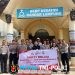 Bhakti Religi Hari Bhayangkara ke-80, Ditlantas Polda Lampung Bersihkan Gereja dan Salurkan Bantuan