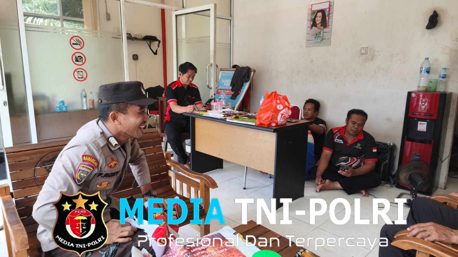 Patroli Siang Polsek Menjalin Perkuat Kamtibmas, Ajak Warga Bersama Jaga Keamanan Lingkungan