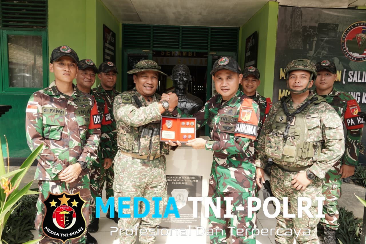 Satgas Pamtas RI-Malaysia Yonarmed 19/Bogani Terima Kunjungan Pegawai Memerintah Batalion Ketiga Rejimen Renjer Diraja Malaysia