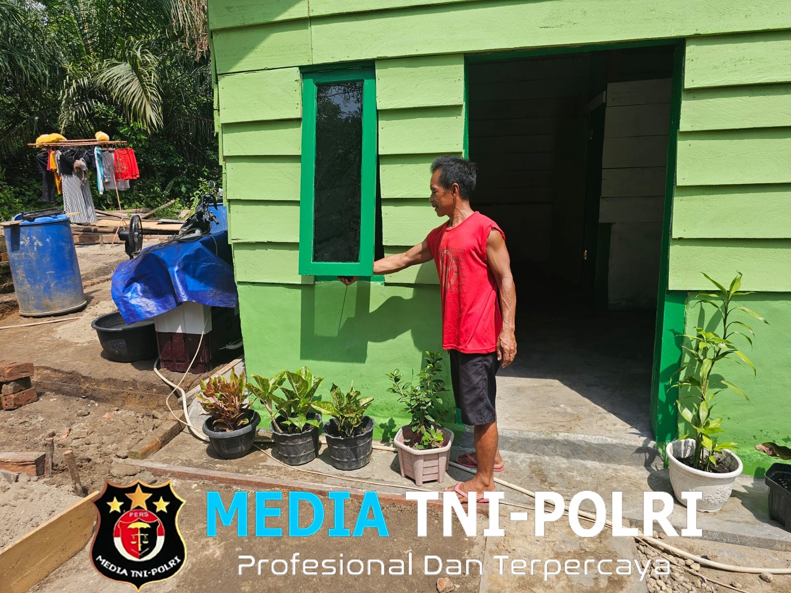 Sentuhan Akhir RTLH Karya Bakti TNI AD, Rumah Ibu Ramadani Hampir Rampung 95 Persen