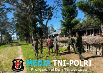 Masyarakat Distrik Bolakme dan Satgas Pamtas RI–PNG Kewilayahan Yonif 645/Gardatama Yudha Gelar Karya Bakti Jaga Kebersihan Lingkungan