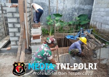 Wujudkan Lingkungan Sehat, Serda Eko Prayitno Bersama Warga Bangun MCK Untuk Keluarga Bapak Saiful