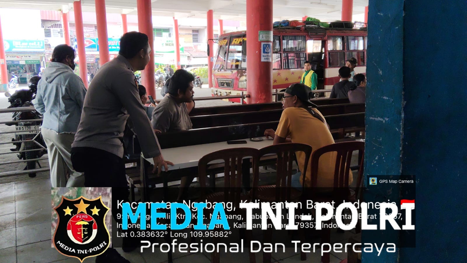 Polisi Sapa Warga di Terminal Ngabang, Ingatkan Waspada Modus Hipnotis Saat Menunggu Bus