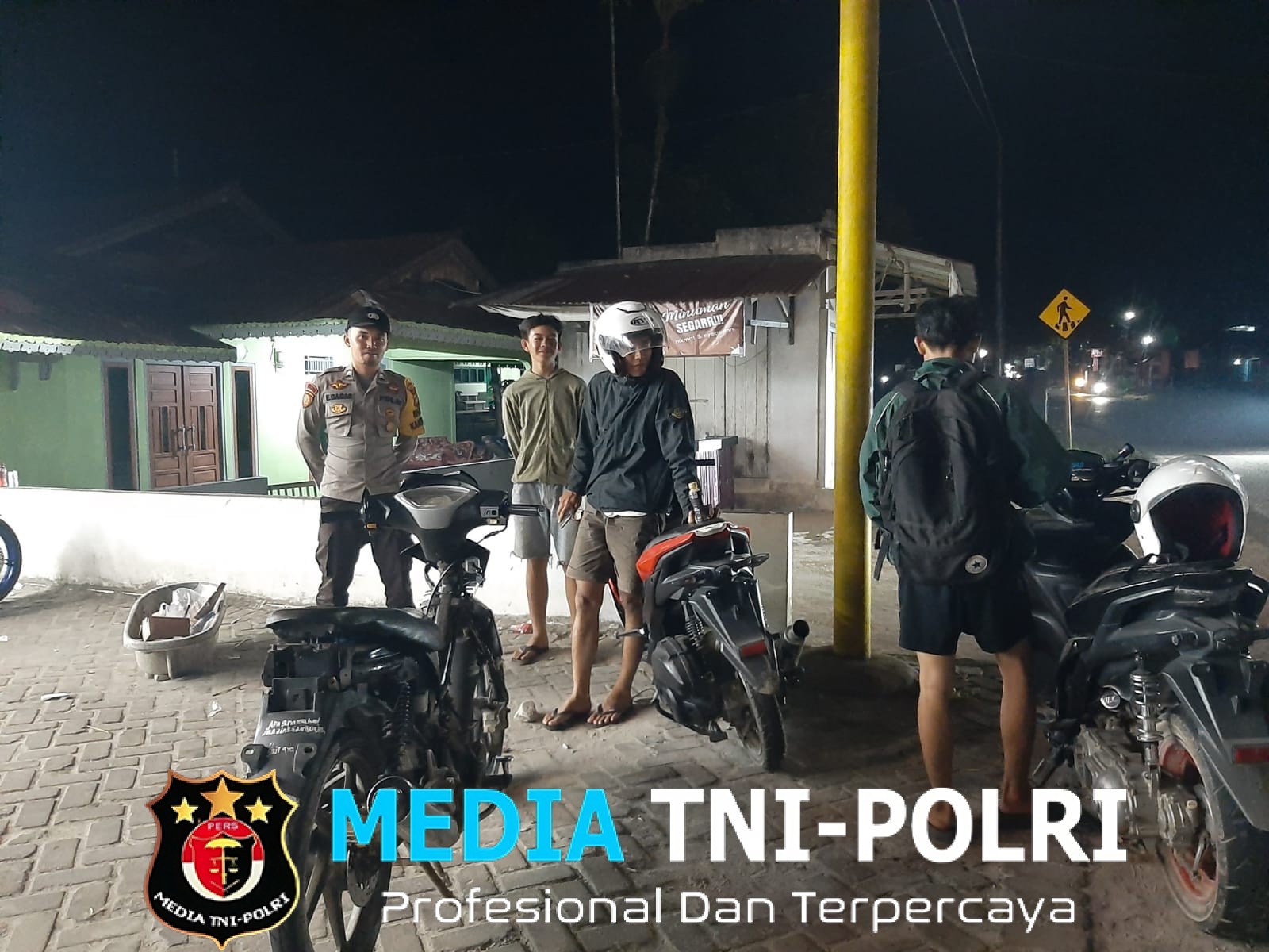 Polisi Hadir di Tengah Masyarakat pada Malam Hari, Warga Diajak Waspadai Aksi Kriminal