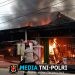 Polsek Kota Agung Bantu Evakuasi Korban Luka Bakar dan Identifikasi Penyebab Kebakaran Rumah di Pekon Kusa