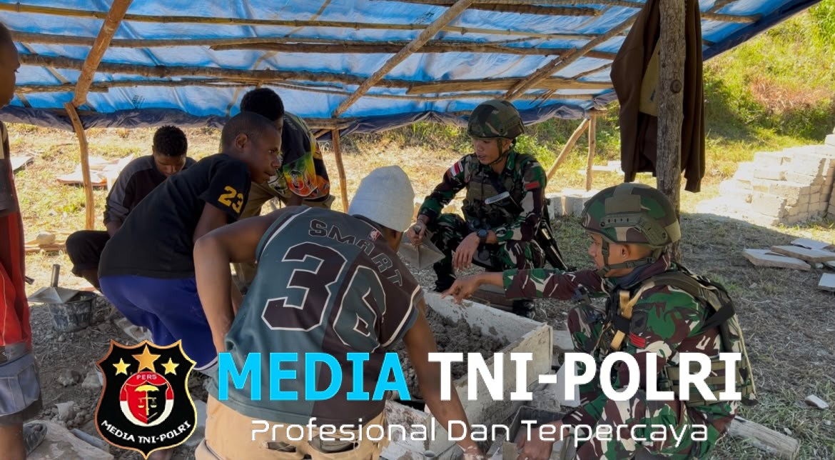 “Bukan Batu yang menyatukan kita tapi Kasih” Satgas Yonif 645/GTY Pos Kurima melaksanakan Gotong Royong untuk pembangunan Klasis di Tanah Papua
