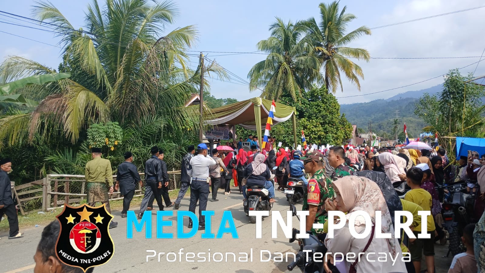 Danramil 420-07/Sei Manau Hadiri Pawai MTQH ke-52 Kabupaten Merangin, Babinsa Pastikan Kegiatan Aman dan Lancar